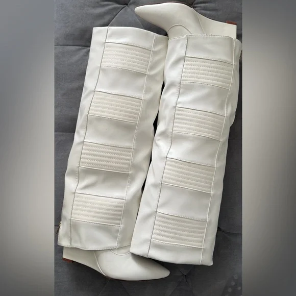 Elegant White Knee-High Boots - Picture 2 of 7